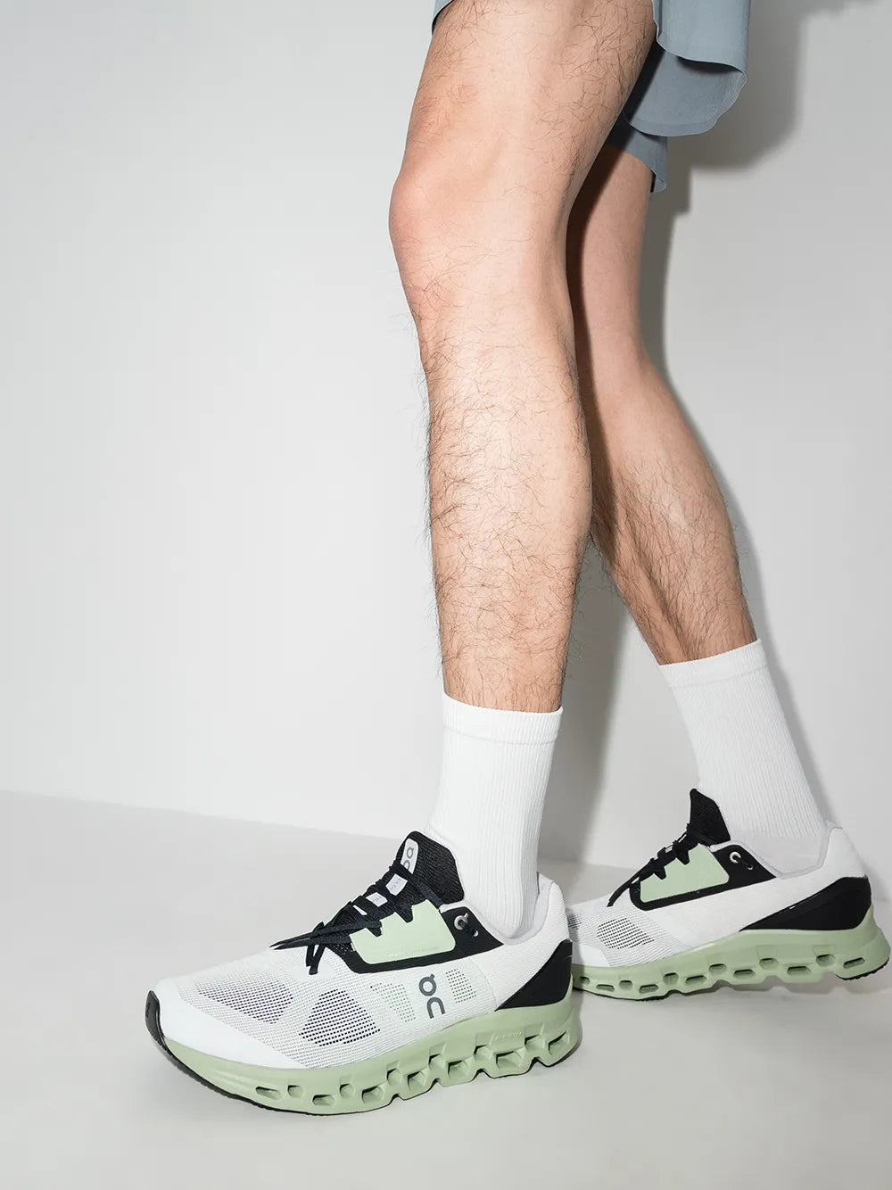 On Running Cloudstratus Low-Top