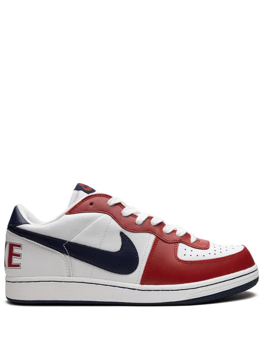 Low-top sneakers in red, white and navy panels, lace-up with side swoosh logo