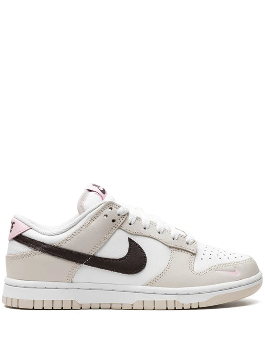 Nike Dunk Low sneakers in beige/white with black swoosh and pink heel accents