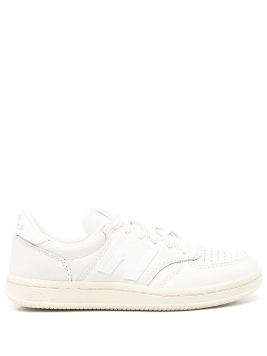 White lace-up trainers with New Balance “N” logo and off-white sole
