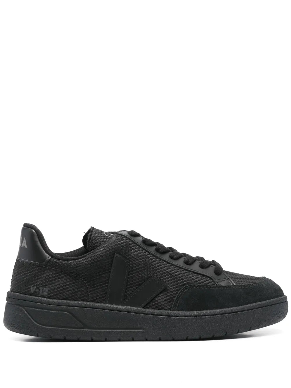 VEJA V-12 B-Mesh