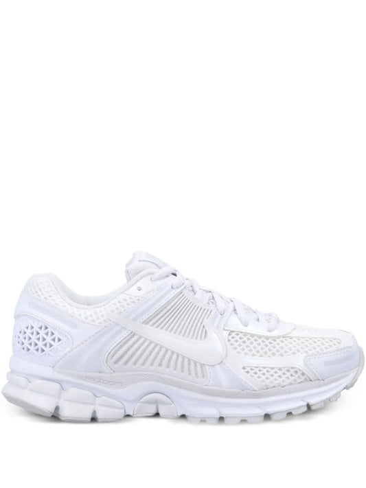 White Nike Zoom Vomero 5 SE lace-up running sneakers, mesh upper, cushioned sole