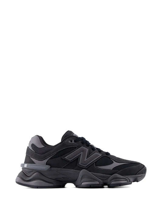 New Balance black lace-up sneakers with N logo, mesh upper and molded overlays