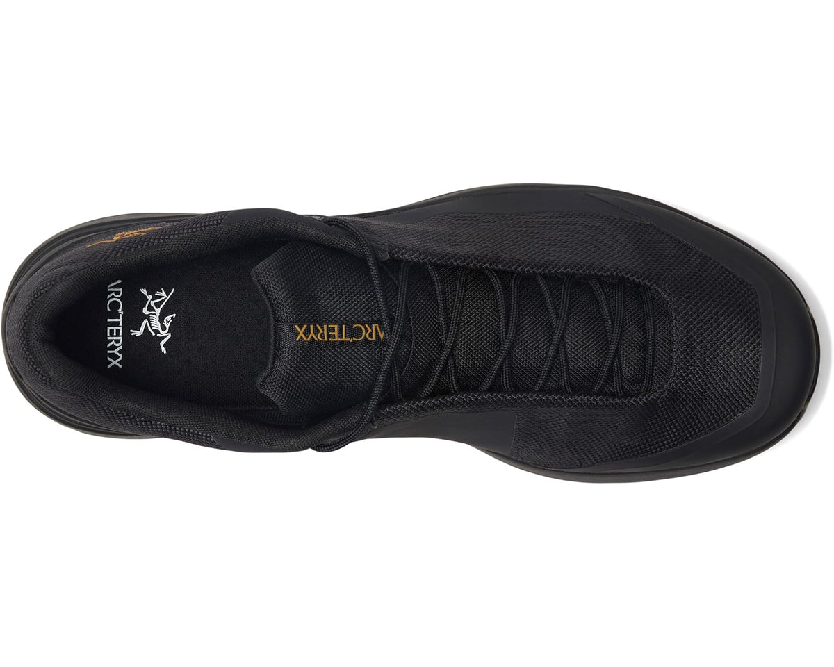 Unisex Arc'teryx Kopec GTX black sneaker, side view with laces and mesh upper