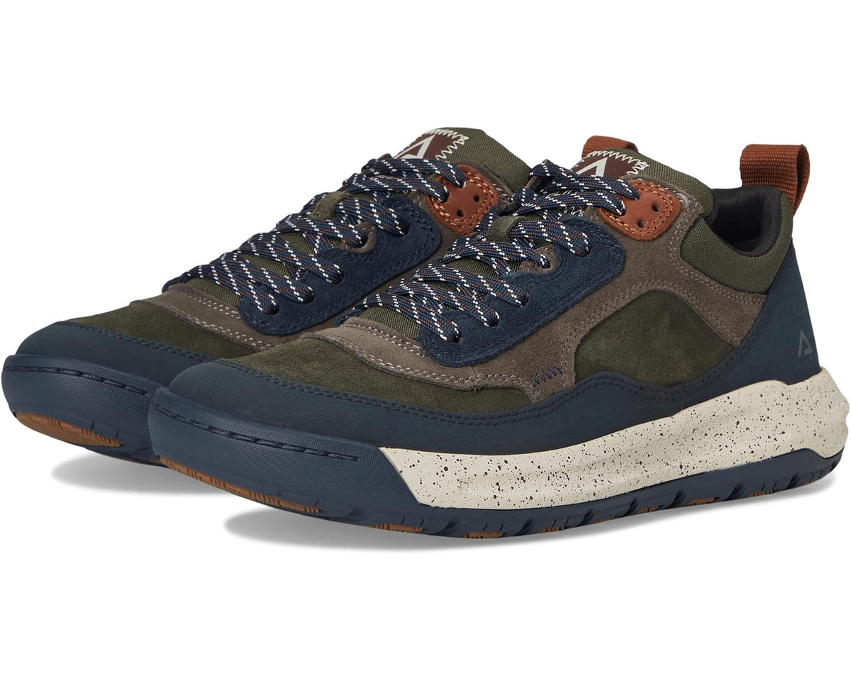 Men's pine green and navy lace-up trail sneaker, suede and mesh